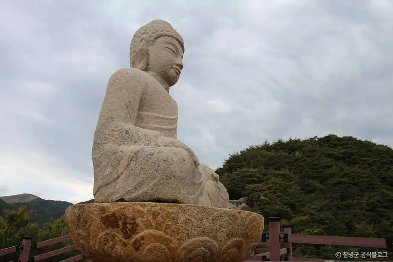 창녕 관룡사 용선대 석조여래좌상