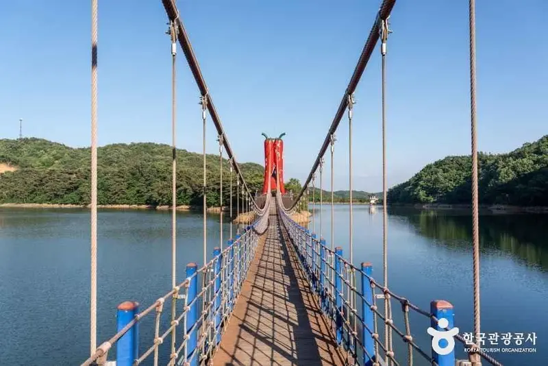 천장호 출렁다리