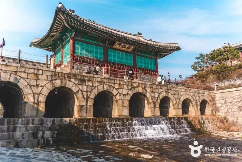 화홍문(華虹門)
